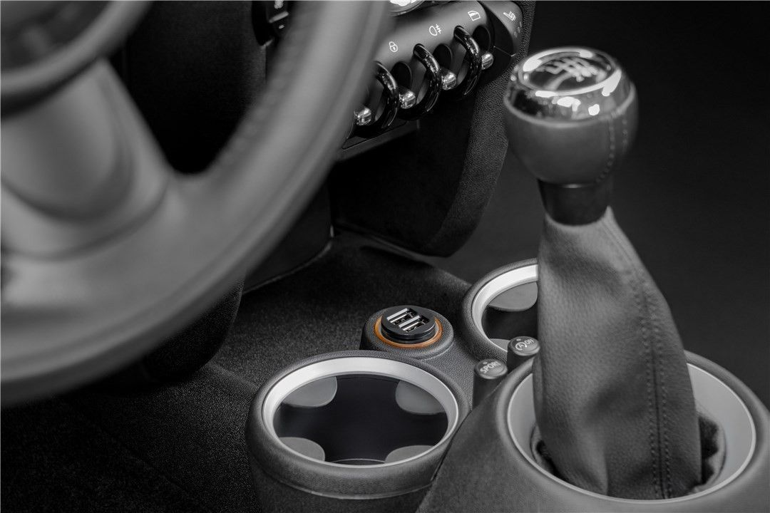 Preview: Dual USB-Autoladegerät 2,0A; KFZ USB 2xUSB 2,1A schwarz mini LC
