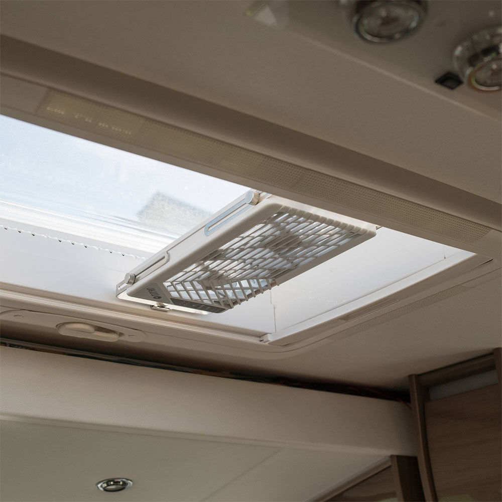 Preview: Titan TTC-SC21/V3 Fenster-Doppellüfter 2x140mm mit Fernbedienung, für Wohnwagen/Wohnmobil