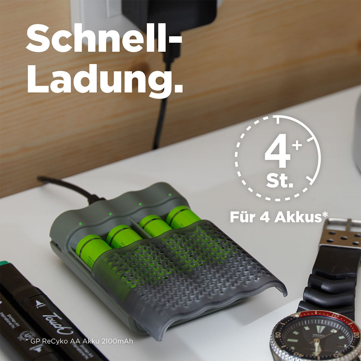 Preview: GP 4-Port USB Ladegerät für AA & AAA NiMh Akkus, inkl. 4x AA NimH Akkus (2600 mAH), mit Ladestandsanzeige, inkl. USB Ladekabel, 2 einzelne Akkus auch paarweise ladbar