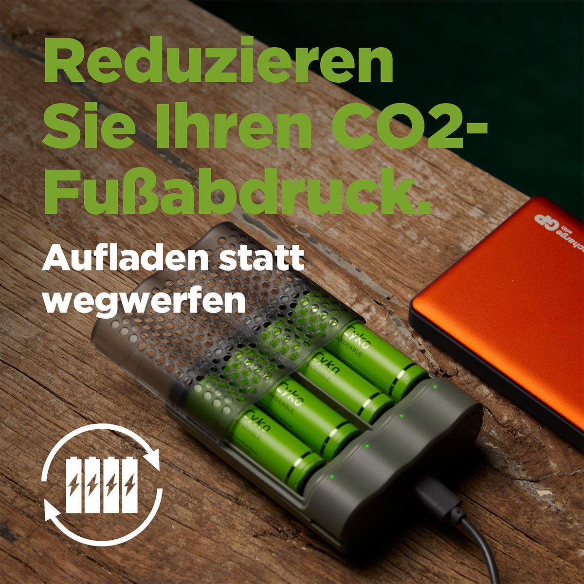 Preview: GP 4-Port USB Ladegerät für AA & AAA NiMh Akkus, inkl. 4x AA NimH Akkus (2600 mAH), mit Ladestandsanzeige, inkl. USB Ladekabel, 2 einzelne Akkus auch paarweise ladbar