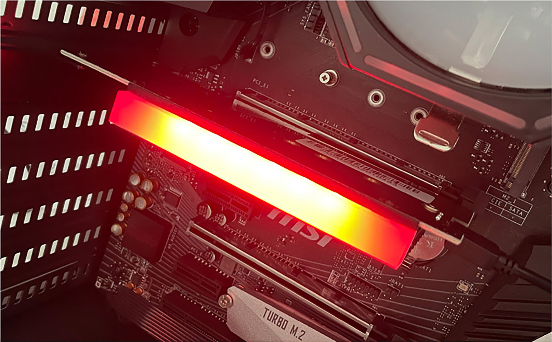 Preview: LC-Power LC-PCI-M2-NVME-ARGB PCI-Controller für eine M.2-NVMe-SSD